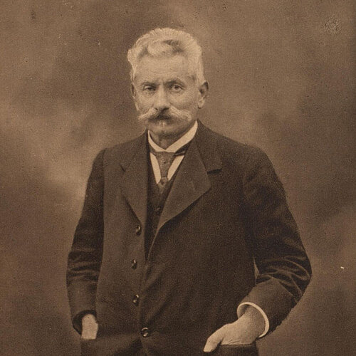 Carl Legien war von 1890 bis 1920 Versitzender der Generalkommission der Gewerkschaften Deutschlands. Anonym, Public domain, via Wikimedia Commons, https://upload.wikimedia.org/wikipedia/commons/a/af/Legien-carl-in-1921-01-die-internationale-gewerkschaftsbewegung-nr01-vor-s01.jpg