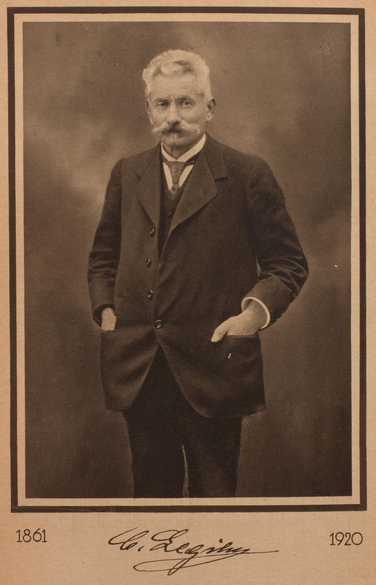 Carl Legien, anonym, Public domain, via Wikimedia Commons, https://upload.wikimedia.org/wikipedia/commons/a/af/Legien-carl-in-1921-01-die-internationale-gewerkschaftsbewegung-nr01-vor-s01.jpg Carl Legien war von 1890 bis 1920 Versitzender der Generalkommission der Gewerkschaften Deutschlands. Anonym, Public domain, via Wikimedia Commons, https://upload.wikimedia.org/wikipedia/commons/a/af/Legien-carl-in-1921-01-die-internationale-gewerkschaftsbewegung-nr01-vor-s01.jpg