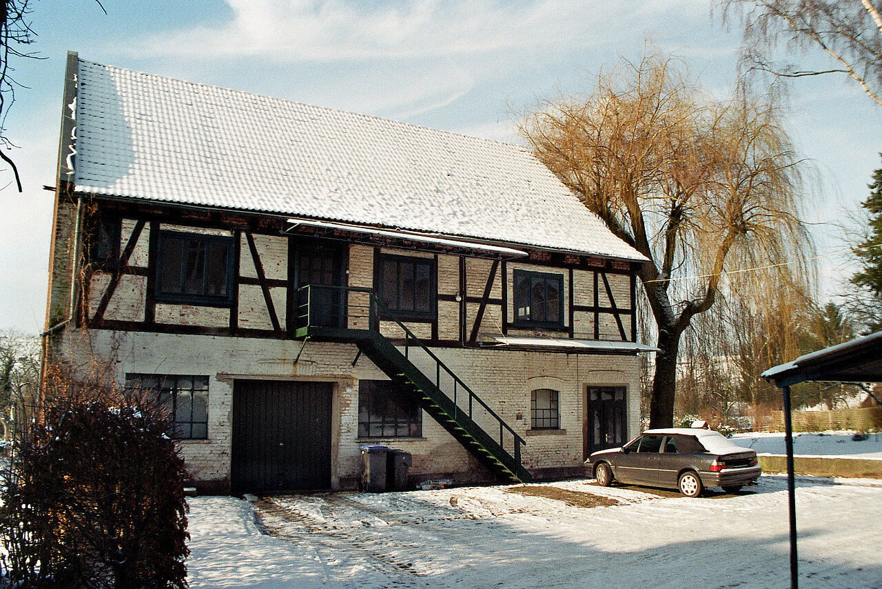 Ehemalige Werkstatt von Konrad Zuse in Neukirchen (Haunetal). Foto: Berthold Wagner, CC BY-SA 3.0, via Wikimedia Commons; https://upload.wikimedia.org/wikipedia/commons/9/98/Zuse-Werkstatt-Neukirchen-Jan-2010.jpg Ehemalige Werkstatt von Konrad Zuse in Neukirchen (Haunetal). Foto: Berthold Wagner, CC BY-SA 3.0, via Wikimedia Commons; https://upload.wikimedia.org/wikipedia/commons/9/98/Zuse-Werkstatt-Neukirchen-Jan-2010.jpg