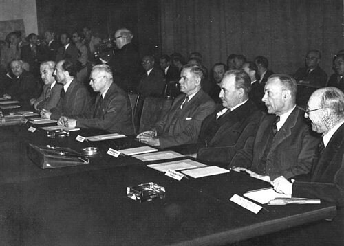 Teilnehmer der Frankfurter Konferenz: Leo Wohleb, Baden; Hans Ehard, Bayern; Wilhelm Kaisen, Bremen; Max Brauer, Hamburg; Christian Stock, Hessen; Karl Arnold, Nordrhein-Westfalen; Hinrich Wilhelm Kopf, Niedersachsen; Peter Altmeier, Rheinland-Pfalz; Reinhold Maier, Württemberg-Baden.