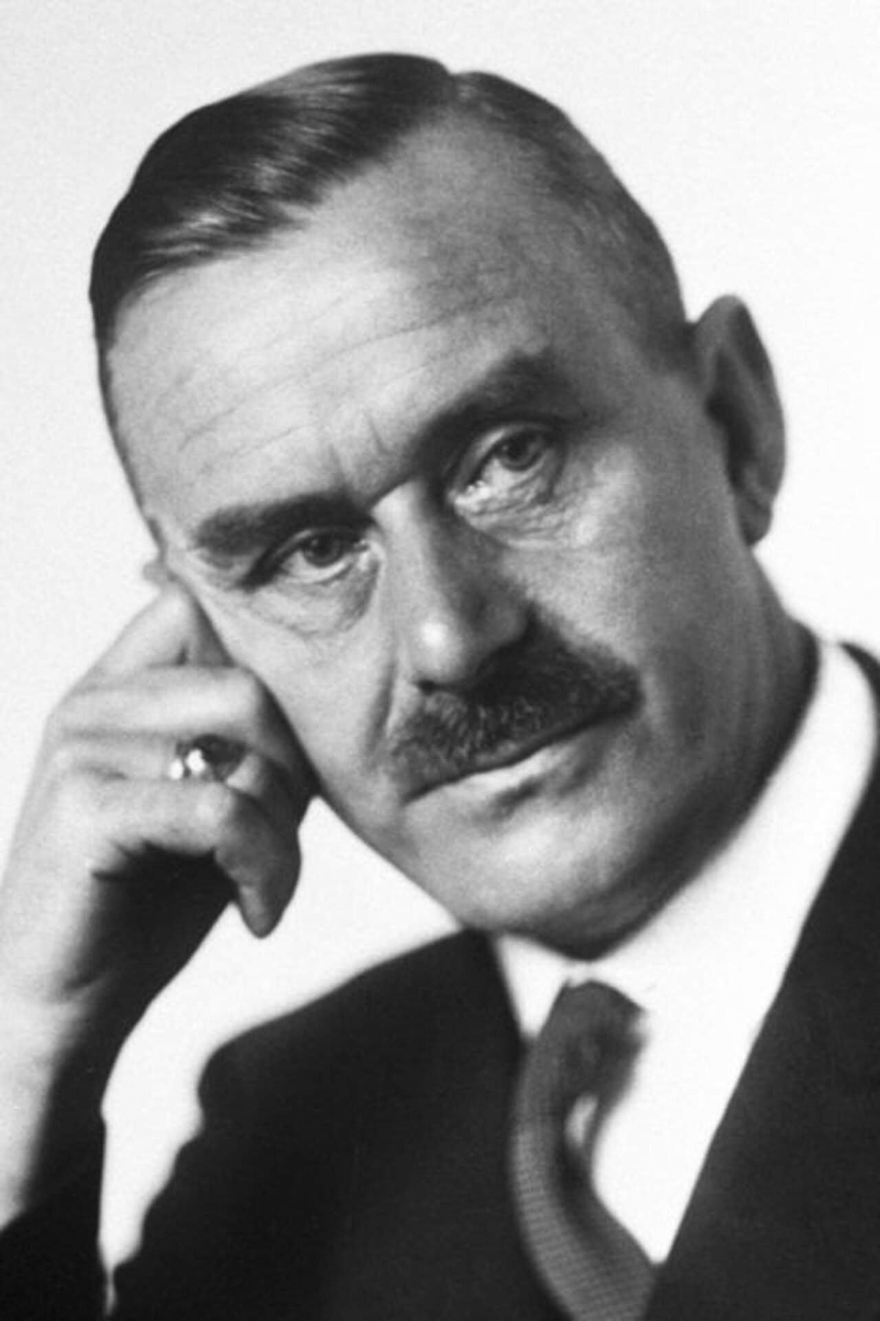 Thomas Mann im Jahr 1929. Foto: Nobel Foundation, Public domain, via Wikimedia Commons; https://upload.wikimedia.org/wikipedia/commons/9/95/Thomas_Mann_1929.jpg Thomas Mann im Jahr 1929. Foto: Nobel Foundation, Public domain, via Wikimedia Commons; https://upload.wikimedia.org/wikipedia/commons/9/95/Thomas_Mann_1929.jpg