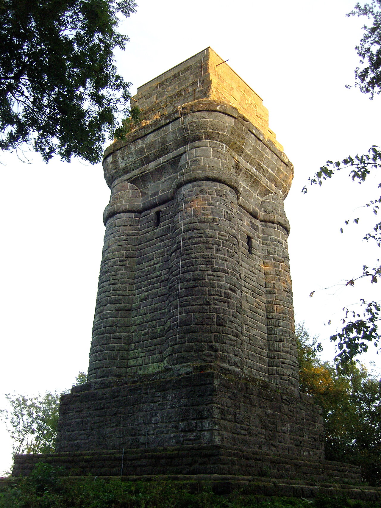 Bildrechte: YPS, Kassel Bismarckturm, CC BY-SA 3.0, https://de.wikipedia.org/wiki/Bismarckturm_(Kassel)#/media/Datei:Kassel_Bismarckturm.JPG