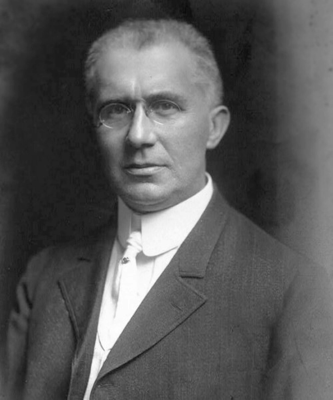 Emil Berliner. Foto: Unknown author, als gemeinfrei gekennzeichnet; https://uploadhttps://commons.wikimedia.org/wiki/File:Emile_Berliner.jpg Emil Berliner. Foto: Unknown author, als gemeinfrei gekennzeichnet; https://uploadhttps://commons.wikimedia.org/wiki/File:Emile_Berliner.jpg