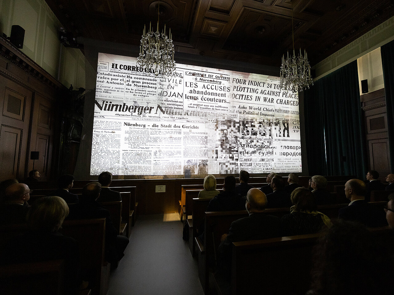 Medieninstallation Zeitreise Saal 600 in der Dauerausstellung, Bildnachweis: Museen der Stadt Nürnberg, Memorium Nürnberger Prozesse, Foto: Tim Händel Medieninstallation Zeitreise Saal 600 in der Dauerausstellung, Bildnachweis: Museen der Stadt Nürnberg, Memorium Nürnberger Prozesse, Foto: Tim Händel